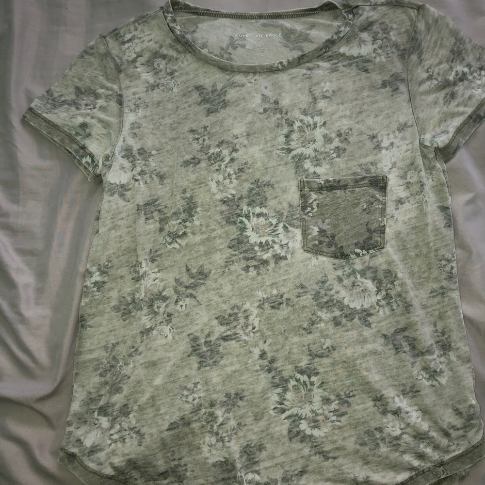 american eagle dark green t-shirt
